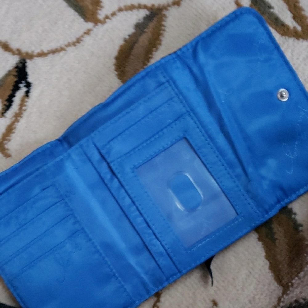 Vera Bradley Trifold Wallet in Indigo Pop Blue Floral Quilted - Picture 5 of 8